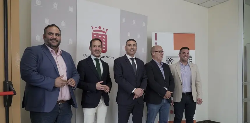Transición Ecológica y Cabildo de Lanzarote presentan el Plan de Control y Erradicación de la Diocalandra Frumenti en las palmeras de la isla 1