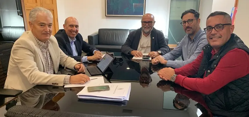 Reunión de Pedro Viera con representantes del grupo de gobierno de Tías.