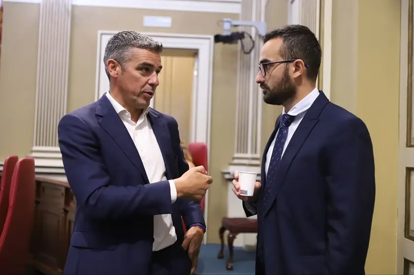 Narvay Quintero y Raul Acosta en el Parlamento de Canarias.