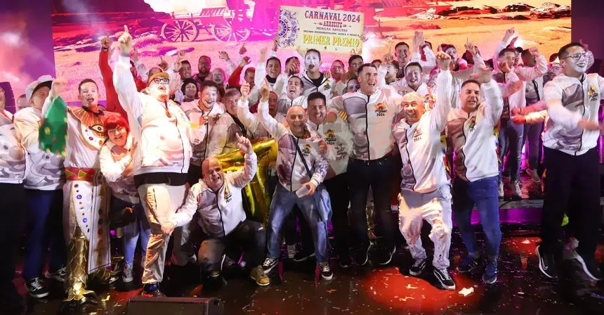 Imagen de la alegría de los componentes de la murga ganadora