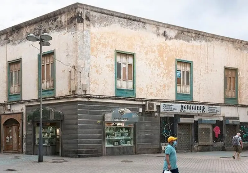 Imagen de la fachada del hotel.