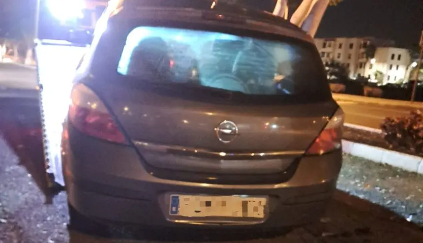 Vehículo accidentado en la rotonda del Cabildo de Lanzarote.
