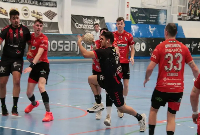 Los jugadores del San José en uno de los tantos del encuentro