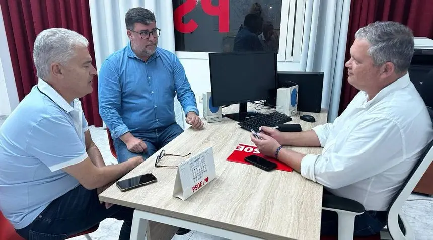 Alfredo Mendoza con sus compañeros alcaldes de Tías y San Bartolomé, José Juan Cruz e Isidro Pérez.