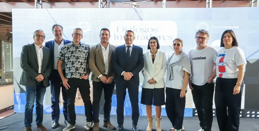 Imagen de los participantes en el evento junto al presidente del Cabildo de Lanzarote. 
