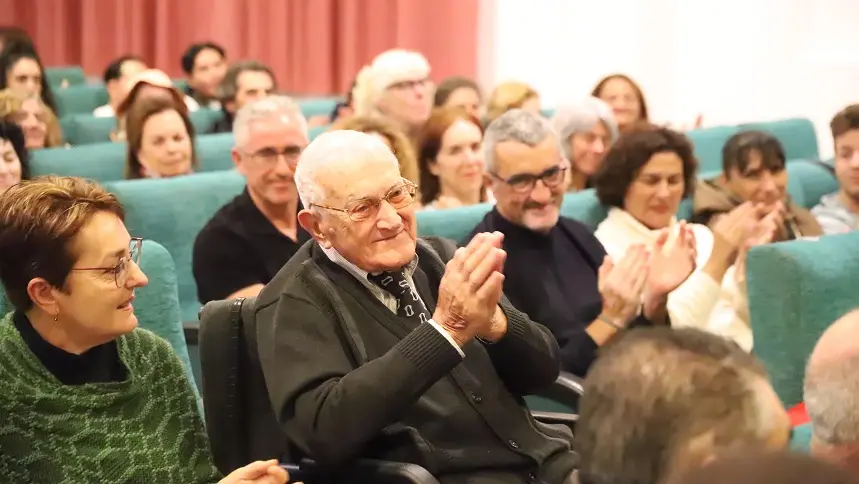 Javier Reyes durante la presentación del documental La Mirada Artesana.