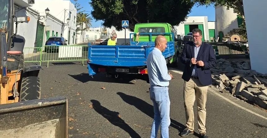 Isidro Pérez y Raúl de León presentes en las obras que se están realizando en el municipio.