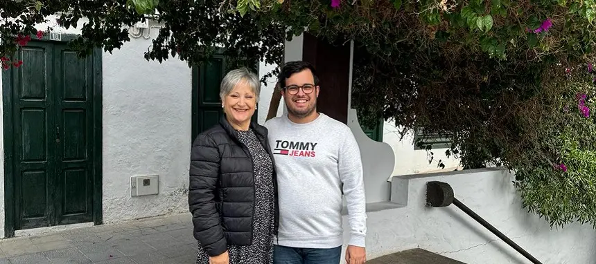 Concejal de Cultura junto al artesano Antonio Emilio