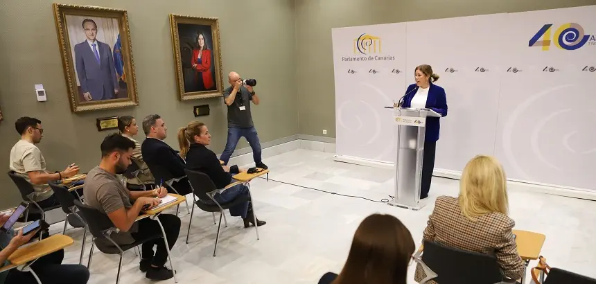 Astrid Pérez durante la rueda de prensa informativa ante los medios.