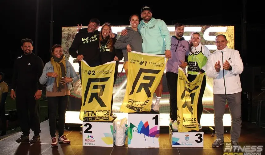 Imagen del podio con los ganadores y los representantes del Ayuntamiento y del Cabildo