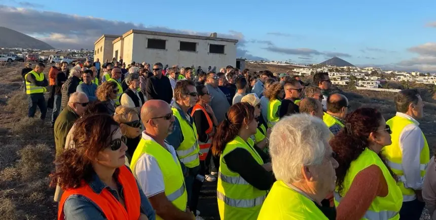 Manifestantes durante la concentración realizada en los morros de Güime.