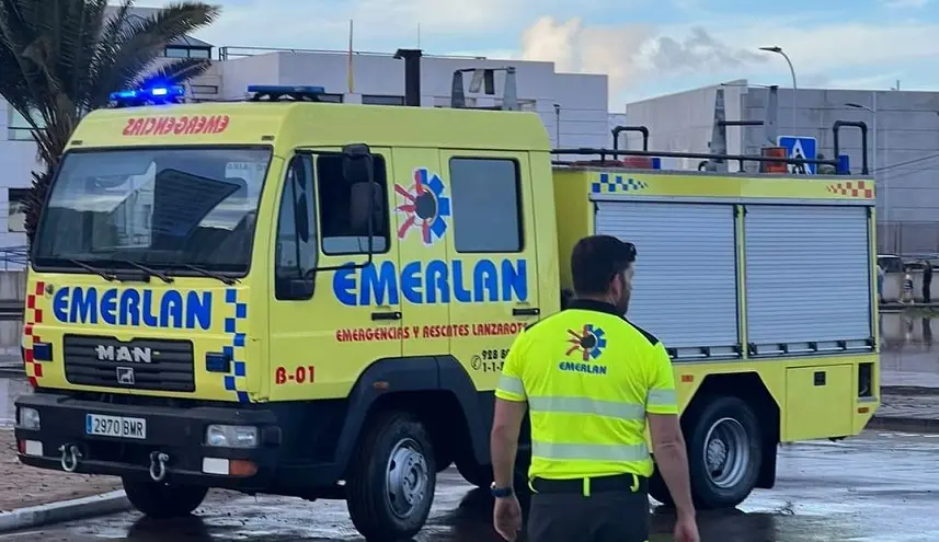 Camión de EMERLAN durante una de las actuaciones.
