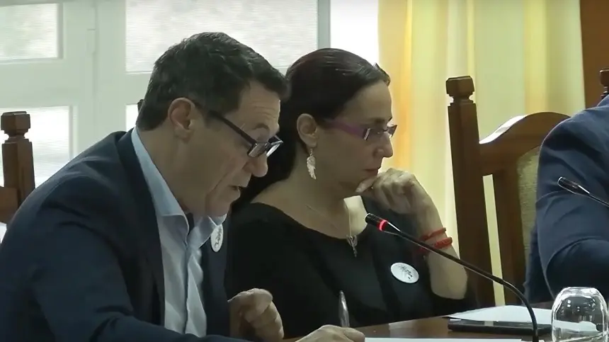 Óscar Pérez en el Cabildo de Lanzarote defendiendo su moción en contra de la construción del centro de inmigrantes.