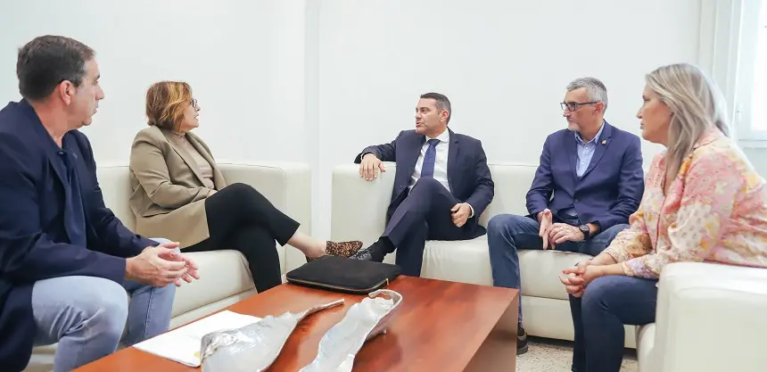 Visita de la consejera de Bienestar Social del Gobierno de Canarias al Cabildo de Lanzarote.