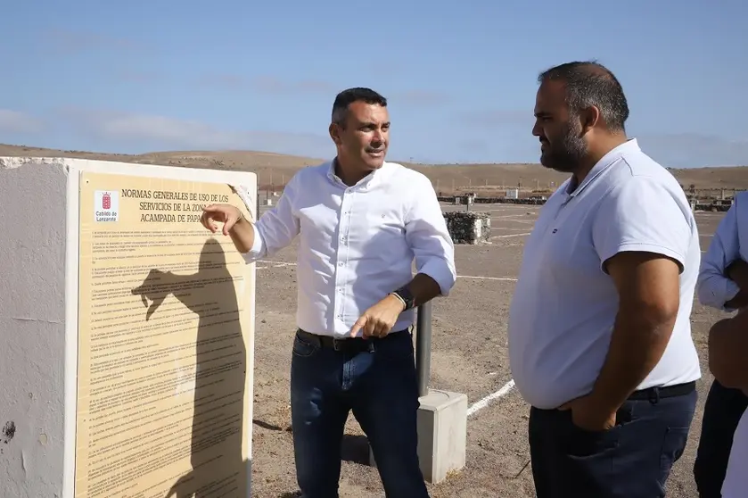 Oswaldo Betancort y Samuel Martín visitando el Camping de Papagayo.