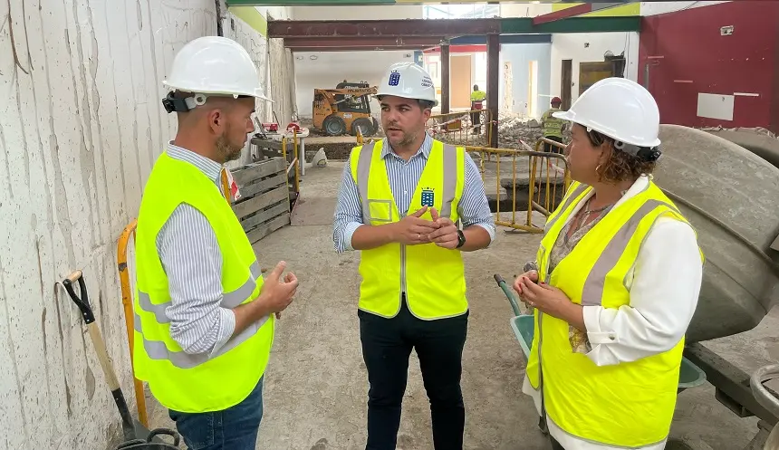 El vicepresidente y responsable de Obras, Jacobo Medina, en la obra del gimnasio de San Bartolomé