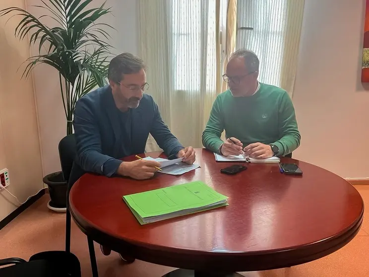 Pedro San Ginés junto al director general de Costas y Gestión del Espacio Marítimo del Gobierno de Canarias, Antonio Acosta,