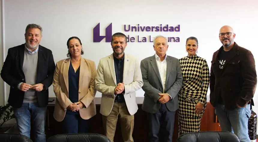 Representantes de la Universidad y de la bodega durante la presentación del proyecto.