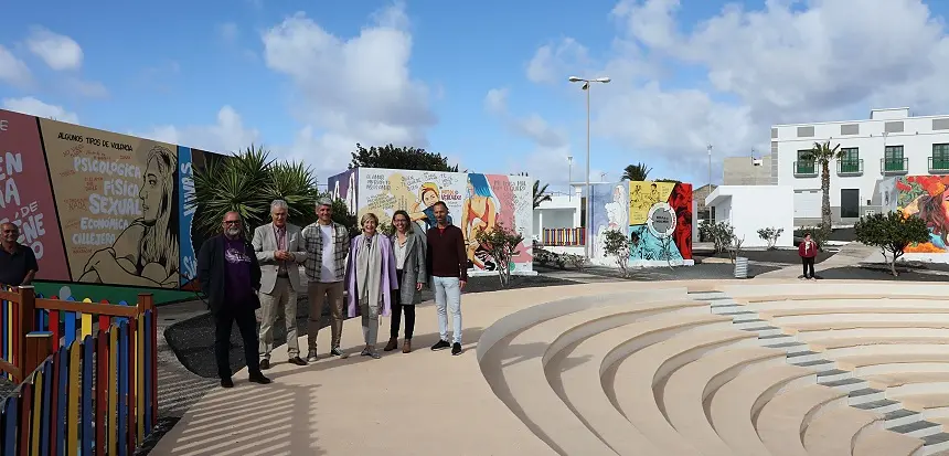 Representantes públicos durante los actos del 8M en Tías.