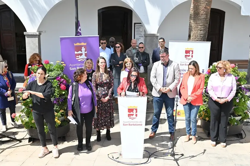Acto con motivo del 8M en San Bartolomé.
