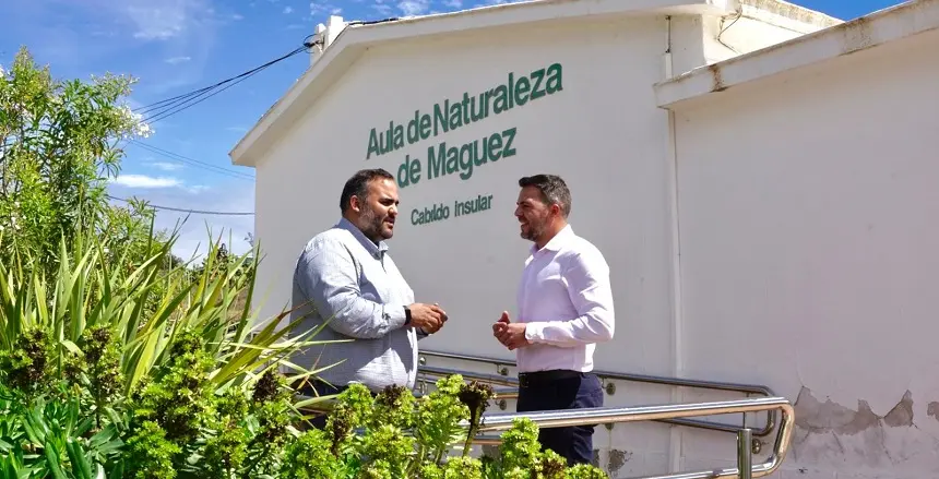 El vicepresidente junto al consejero del Aula de la Naturaleza.