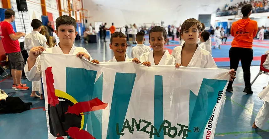 Karatekas del club de Arrecife desplazados hasta Tacoronte.