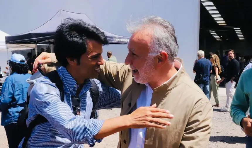 Marcos Bergaz con el ex presidente de Canarias y ahora ministro, Ángel Víctor Torres.