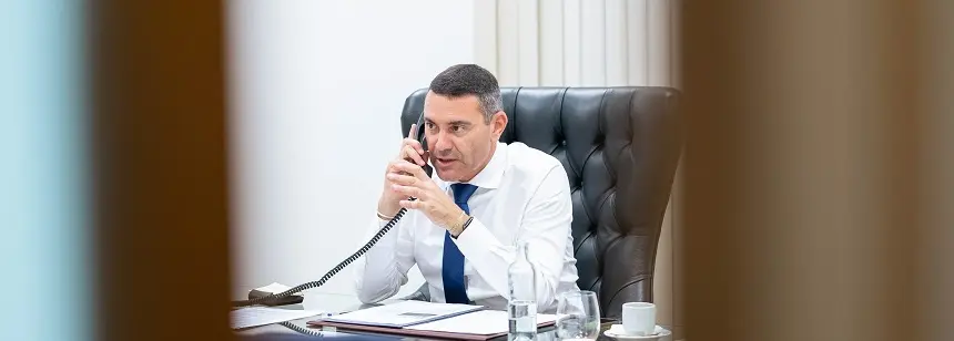 Oswaldo Betancort en su despacho.