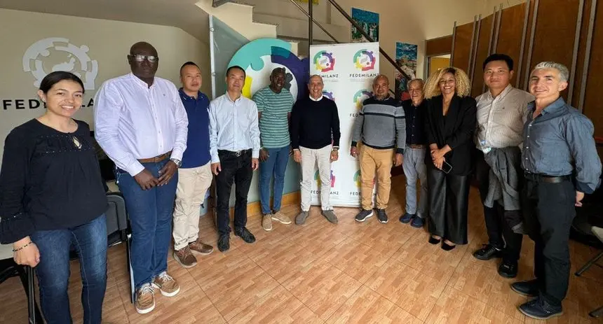 Pedro Viera con los representantes de la comunidad extranjera en la Isla.