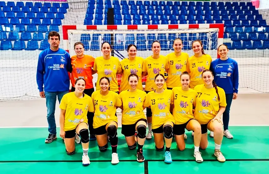 Jugadoras y cuerpo técnico del BM Puerto del Carmen.