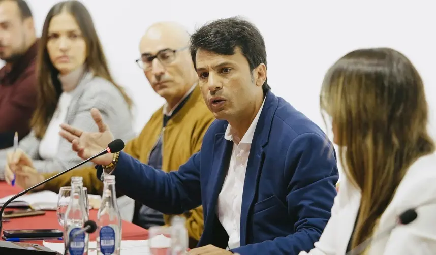Marcos Bergaz junto al grupo municipal PSOE en pleno