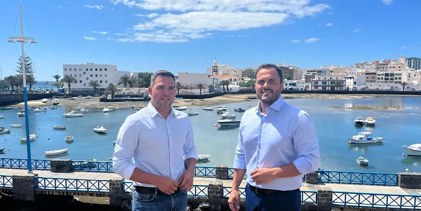 El vicepresidente junto al alcalde en el Charco de San Ginés.