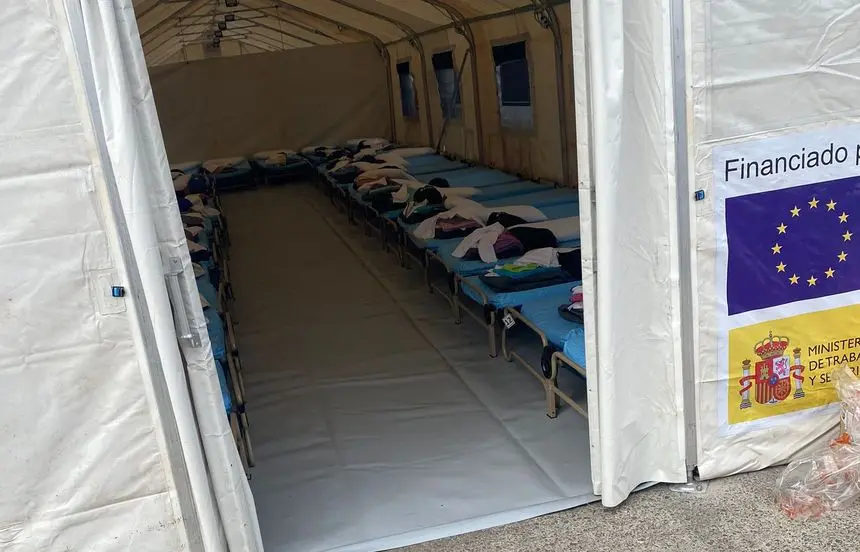 Imagen del campamento que está montado para recibir a los inmigrantes que llegan en Montaña Mina, San Bartolomé