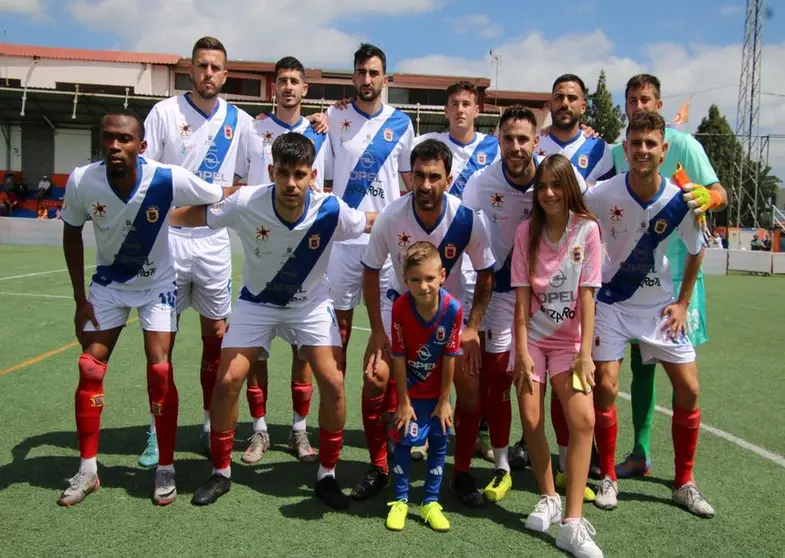 Imagen del equipo antes de saltar al campo
