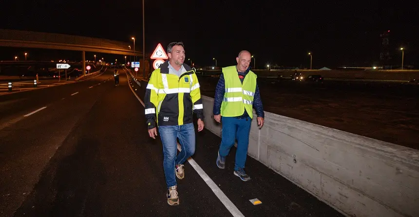 El vicepresidente en la obra del carril.