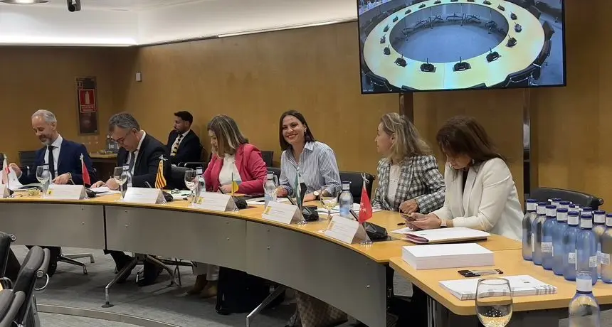 Imagen del encuentro con la consejera en el centro