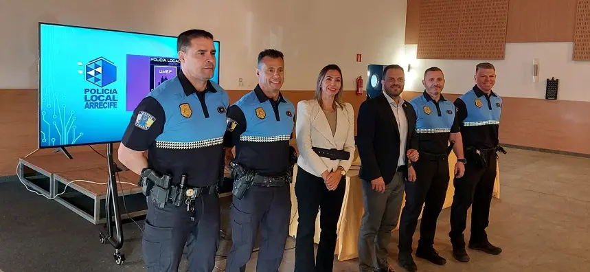 Presentación del programa de Agentes Tutor para asistir a los menores.