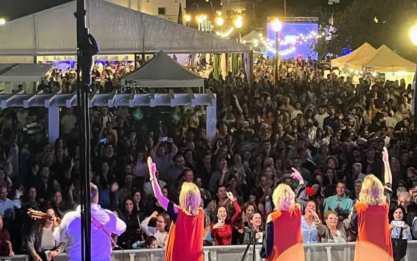 El público llenó el parque José Ramírez Cerdá para acudir a los conciertos del arranque de la Feria de Abril