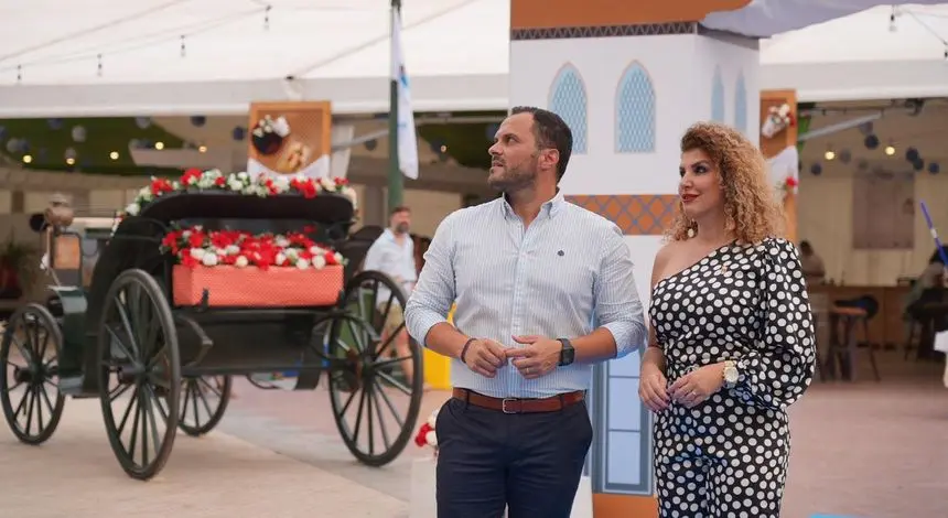 El alcalde de Arrecife y la concejal Eli Merino durante la inauguración de la Feria