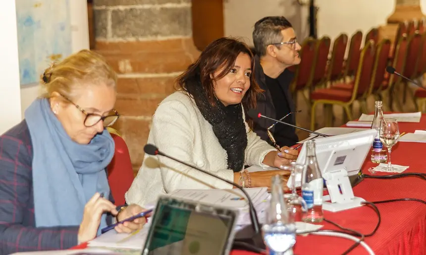 Olivia Duque en el pleno del Ayuntamiento de Teguise.