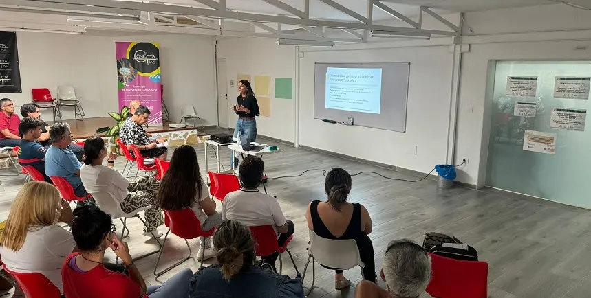 Charla informativa en Conecta Tías.