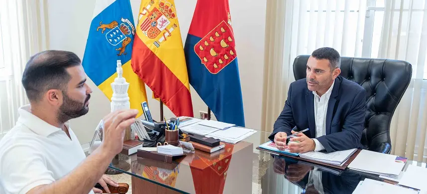 Oswaldo Betancort junto a Jesús MachínTavio.