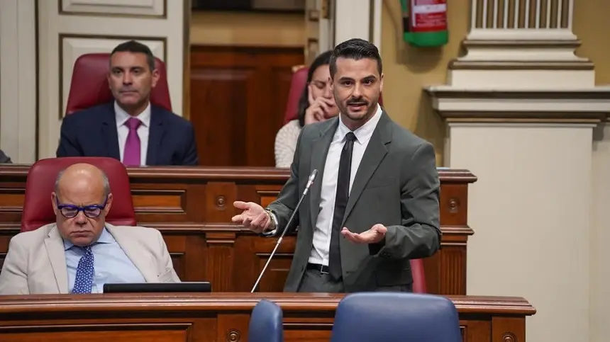 David Toledo durante su intervención este martes en el Parlamento autonómico.