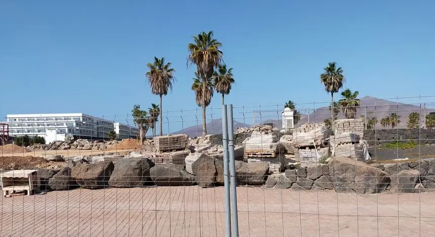 Imagen del macrohotel de Playa Blanca de la empresa Yudaya que sorteó la moratoria cuando Carlos Espino dirigía Política Territorial.