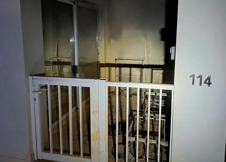 Imagen de la entrada a la vivienda incendiada