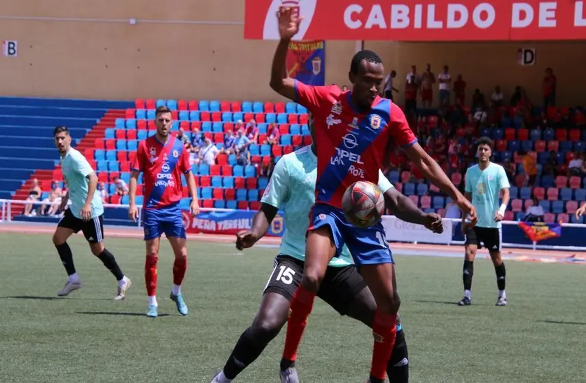 Imagen de una de las jugadas del encuentro