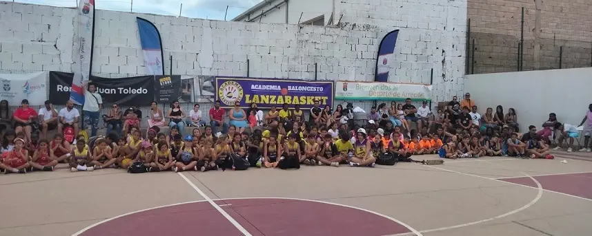 Niños participantes en el torneo Lanzabasket.