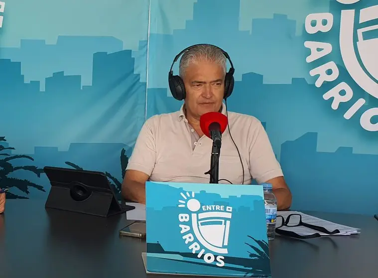 José Juan Cruz en el estudio del programa Entre Barrios.