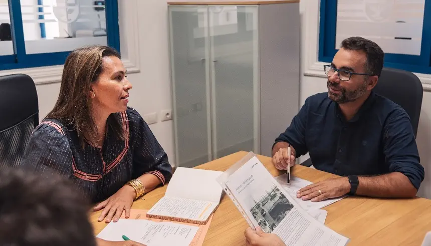 Maite Corujo junto a Echedey Eugenio