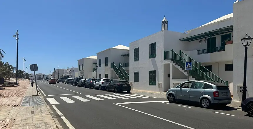 Paso de peatones en el municipio de Yaiza.